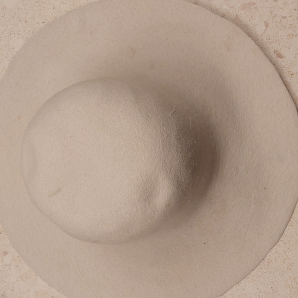 White felted wool wide brim hat - Picture 4 of 7